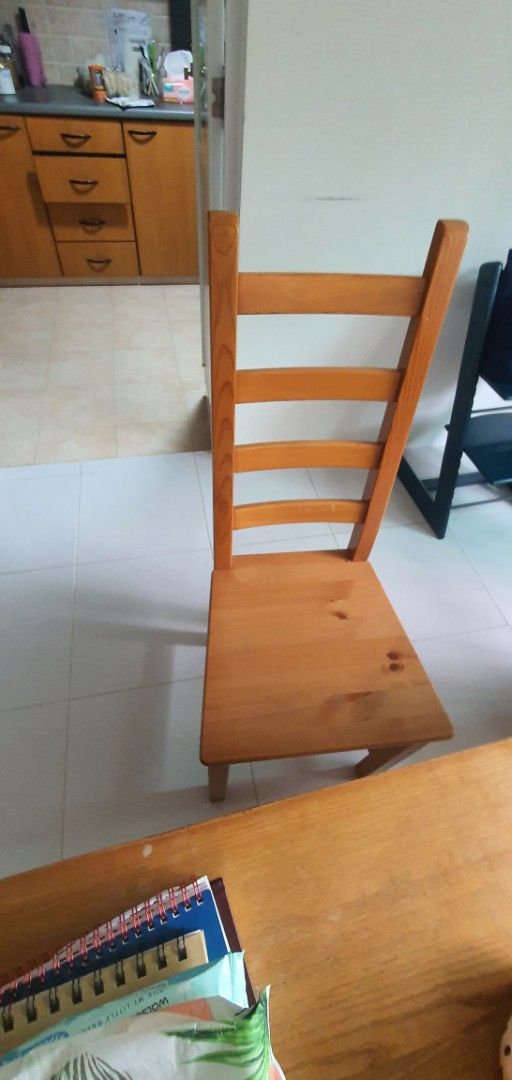 Solid Wood Dining Table (Category: Tables & Sets) located in Singapore. Submitted by happyolala (Listing ID 1401602700, Image 3). Description: pls pm me if you interest .