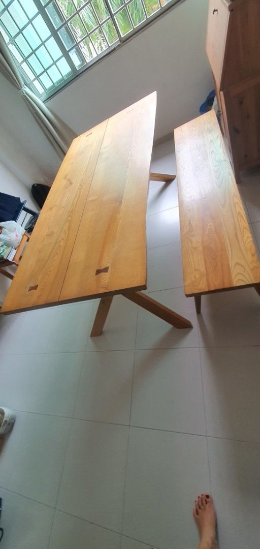 Solid Wood Dining Table (Category: Tables & Sets) located in Singapore. Submitted by happyolala (Listing ID 1401602700, Image 1). Description: pls pm me if you interest .