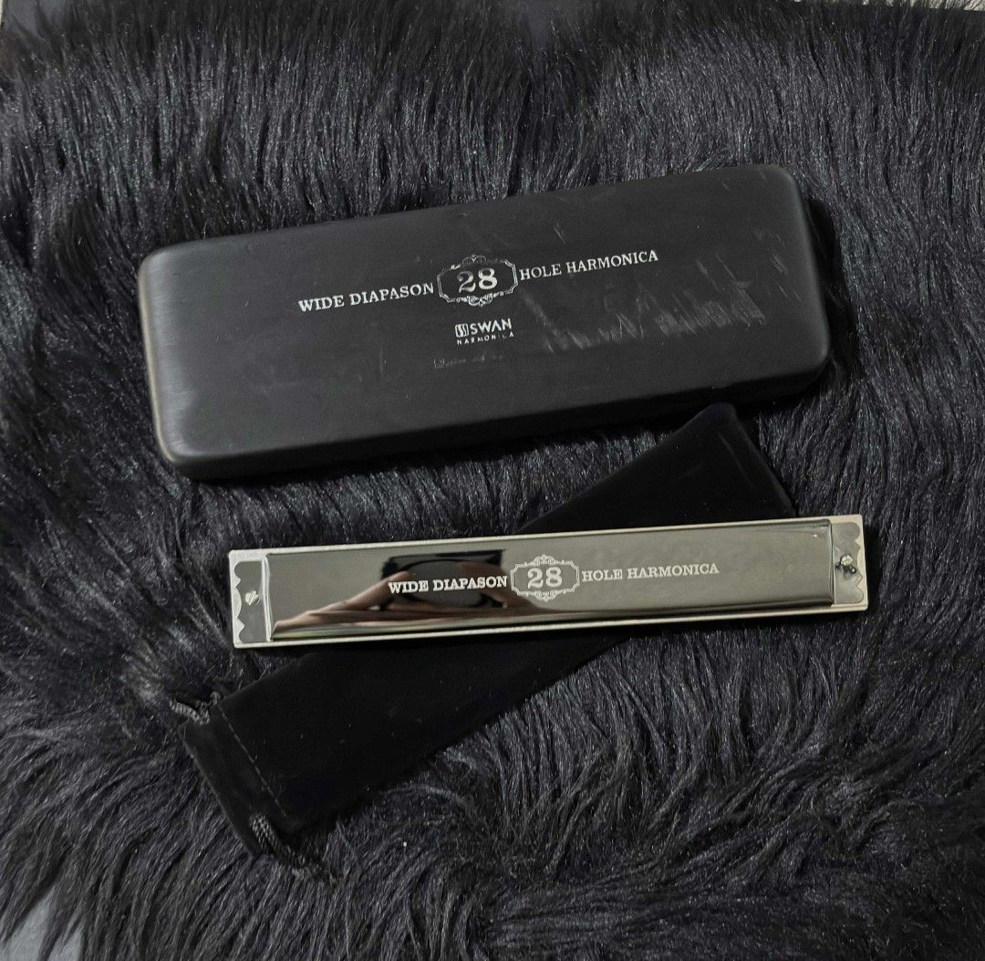 Swan Harmonica 28 holes (Category: Musical Instruments) located in Manila. Submitted by dallecloset_ii (Listing ID 1401553934, Image 1). Description: slightly used 28 holes.