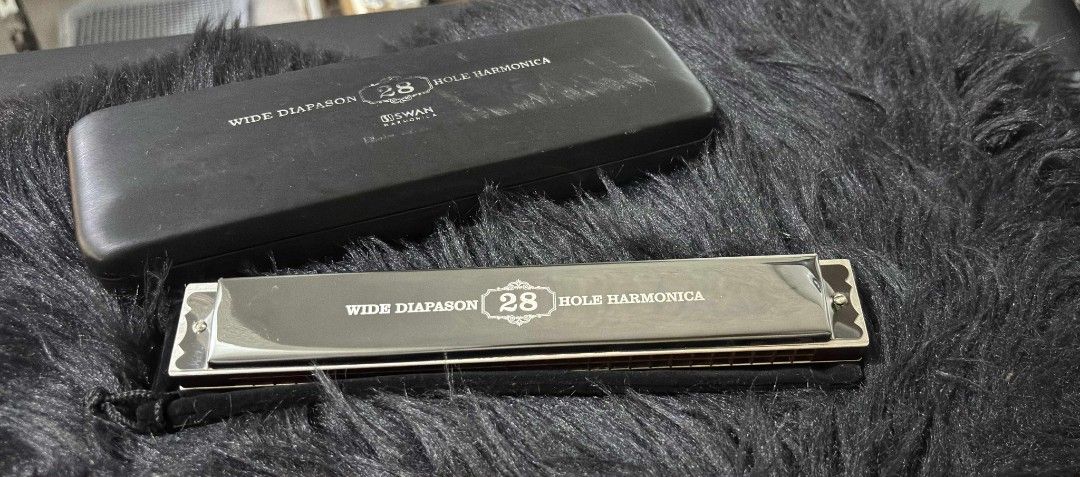 Swan Harmonica 28 holes (Category: Musical Instruments) located in Manila. Submitted by dallecloset_ii (Listing ID 1401553934, Image 2). Description: slightly used 28 holes.