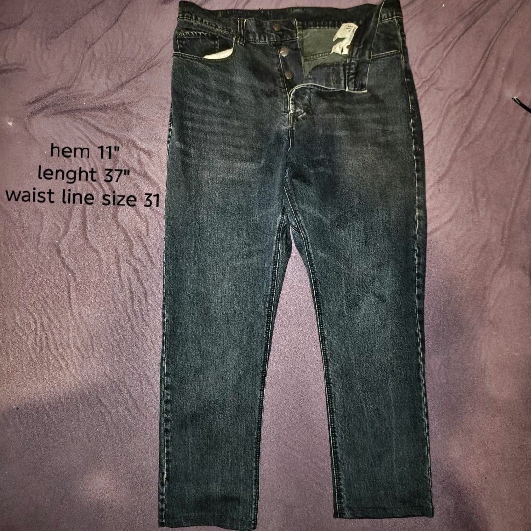 Ksubi Mens Slim Slouch Jeans Size 31 (Category: Jeans) located in Manila. Submitted by easyflip_04 (Listing ID 1401661051, Image 1). Description: https://www.farfetch.com/ph/shopping/men/ksubi-button-fly-straight-jeans-item-30897629.aspx Dark wash Tsubi jeans. Features a button fly and a unique cross design on the back pockets. The jeans have a waist size of 31, hem of 11 inches, and a length of 37 inches. Made in China. The jeans have a classic 
