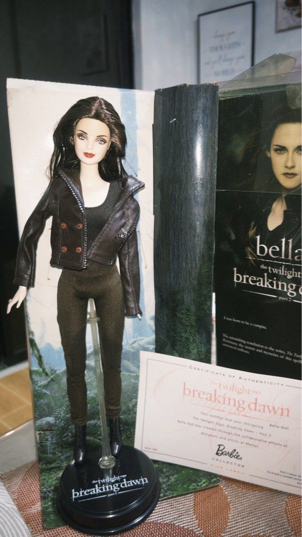 Twilight Bella Doll (Category: Figurines & Statues) located in Talisay. Submitted by robethanne (Listing ID 1401546465, Image 2). Description: No box and COA, sorry! Hence the price. Only flaw: slightly yellowing of forehead (only obvious if brightly lit) - inclusion: doll in complete outfit, stand - sticky hair due to staying in the box for a long time..