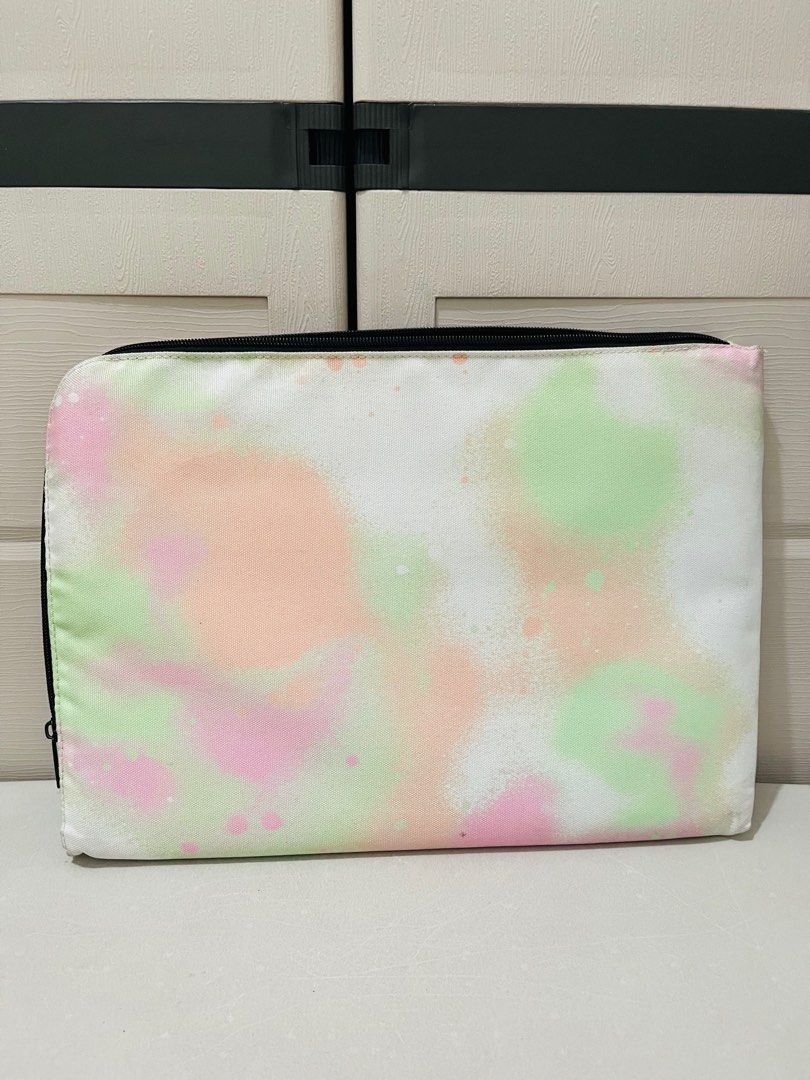 TYPO Laptop Sleeve - Pastel (Category: Laptop Bags & Sleeves) located in Manila. Submitted by uneesa22 (Listing ID 1401586122, Image 2). Description: PRE-LOVED ITEM (Used but not abused) 💰Payment via GCash, BDO or GoTyme.