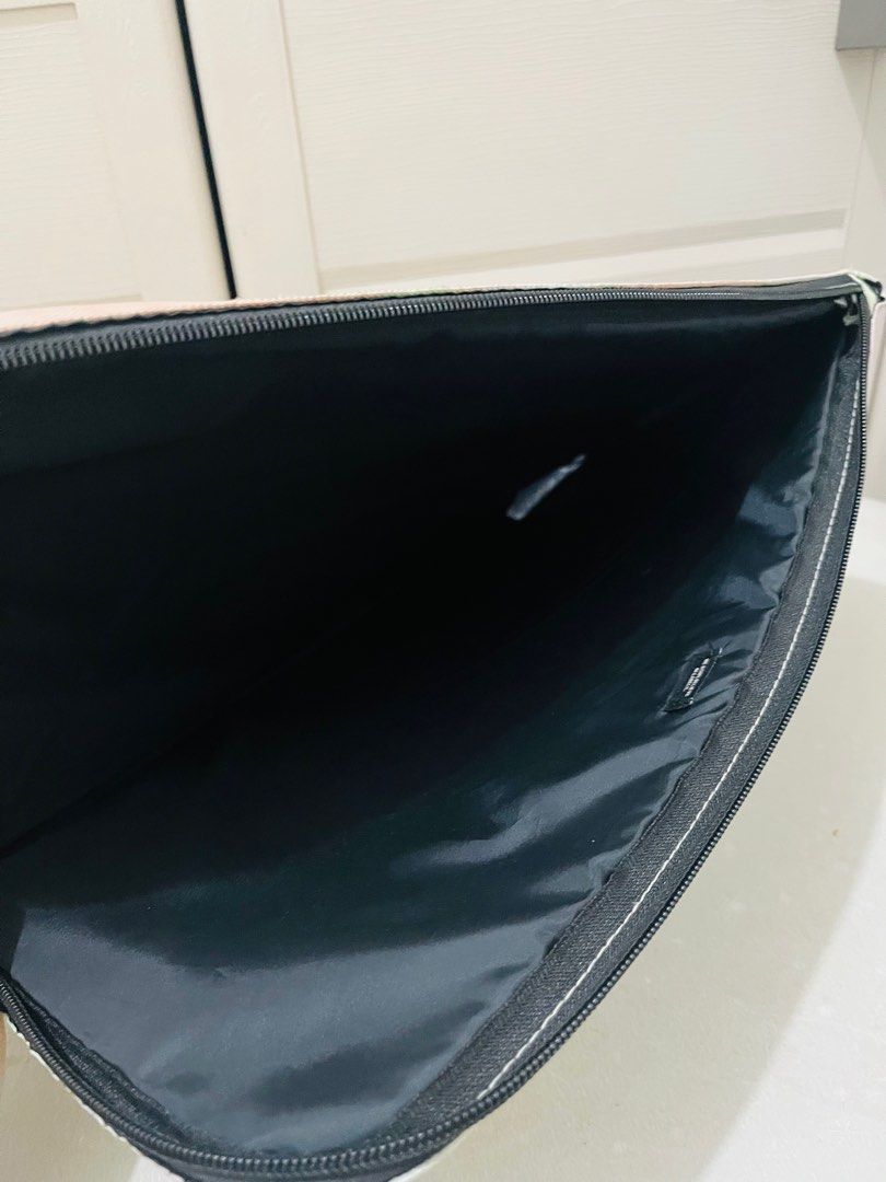 TYPO Laptop Sleeve - Pastel (Category: Laptop Bags & Sleeves) located in Manila. Submitted by uneesa22 (Listing ID 1401586122, Image 3). Description: PRE-LOVED ITEM (Used but not abused) 💰Payment via GCash, BDO or GoTyme.