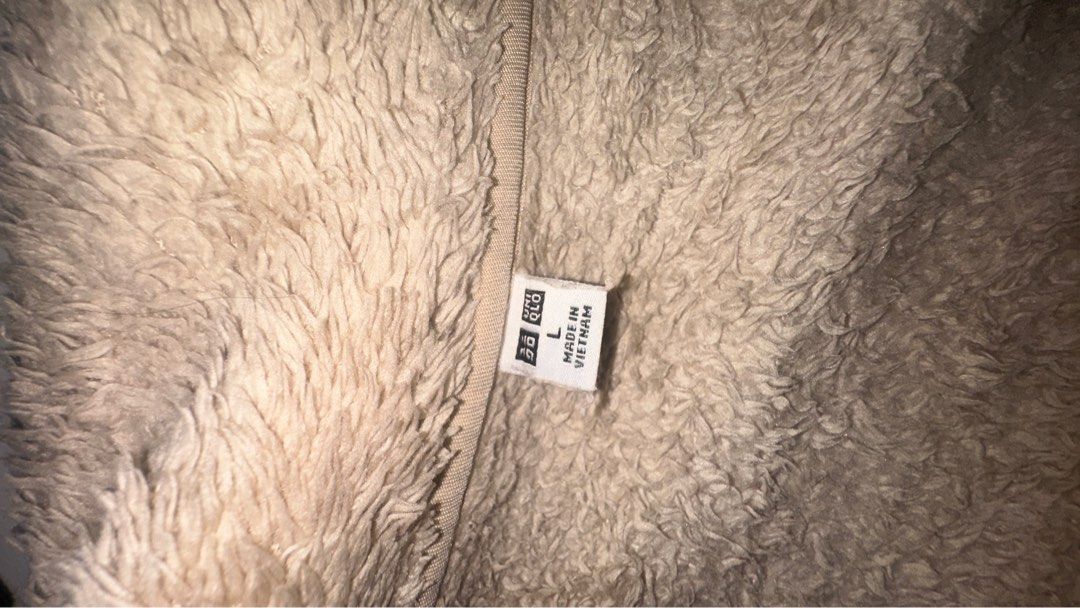 Uniqlo Fleece Jacket - Beige - L (Category: Coats, Jackets and Outerwear) located in Manila. Submitted by omenagi (Listing ID 1401655670, Image 3). Description: .
