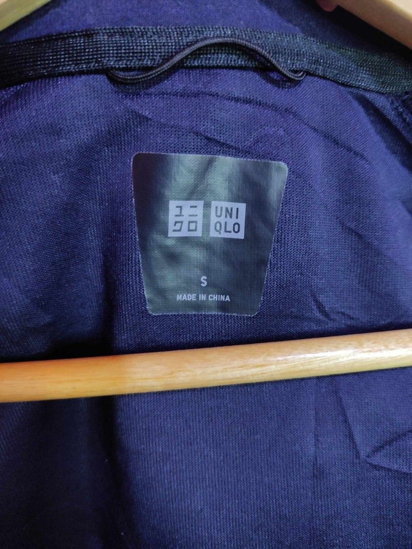 Uniqlo Hooded Jacket - Navy Blue (Category: Coats, Jackets and Outerwear) located in Bulacan. Submitted by 2nd_base (Listing ID 1401709161, Image 3). Description: dimensions width 19.5/length 25 good condition.
