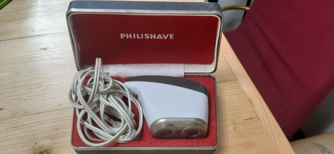 Vintage Philishave SC9040 electric beared shaver (Category: Men's Grooming) located in Manila. Submitted by olxph_ferdi3201 (Listing ID 1401617072, Image 2). Description: Vintage Philishave sc9040 ,electric beared shaver ,made in great britain very good condition.Negotiable ,Marikina loc.ko.