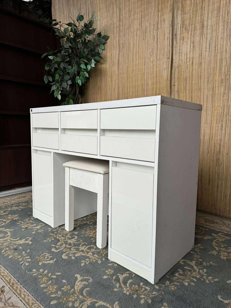 White Vanity Desk with Stool (Category: Tables & Sets) located in Valenzuela. Submitted by princeraya55649 (Listing ID 1401619113, Image 3). Description: Vanity Table with Stool Price: 10500 L39.5 x W16 x H30 In good condition Code MDJ34-E594.