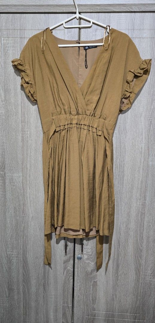 Zara mini dress (Category: Dresses) located in Paranaque City. Submitted by nynadj (Listing ID 1401618111, Image 2). Description: very pretty mini dress BDO, BPI, Gcash.