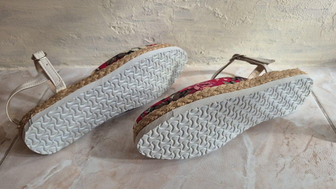 Abaca Sandals Size 5 (Category: Wedges) located in Taguig. Submitted by aliyah.tinytreasures (Listing ID 1403297786, Image 3). Description: Janna Abaca Sandals by Celestial Footwear, Size 5 Locally made Unused, fitted only.