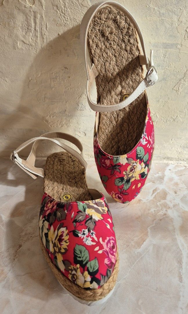 Abaca Sandals Size 5 (Category: Wedges) located in Taguig. Submitted by aliyah.tinytreasures (Listing ID 1403297786, Image 1). Description: Janna Abaca Sandals by Celestial Footwear, Size 5 Locally made Unused, fitted only.