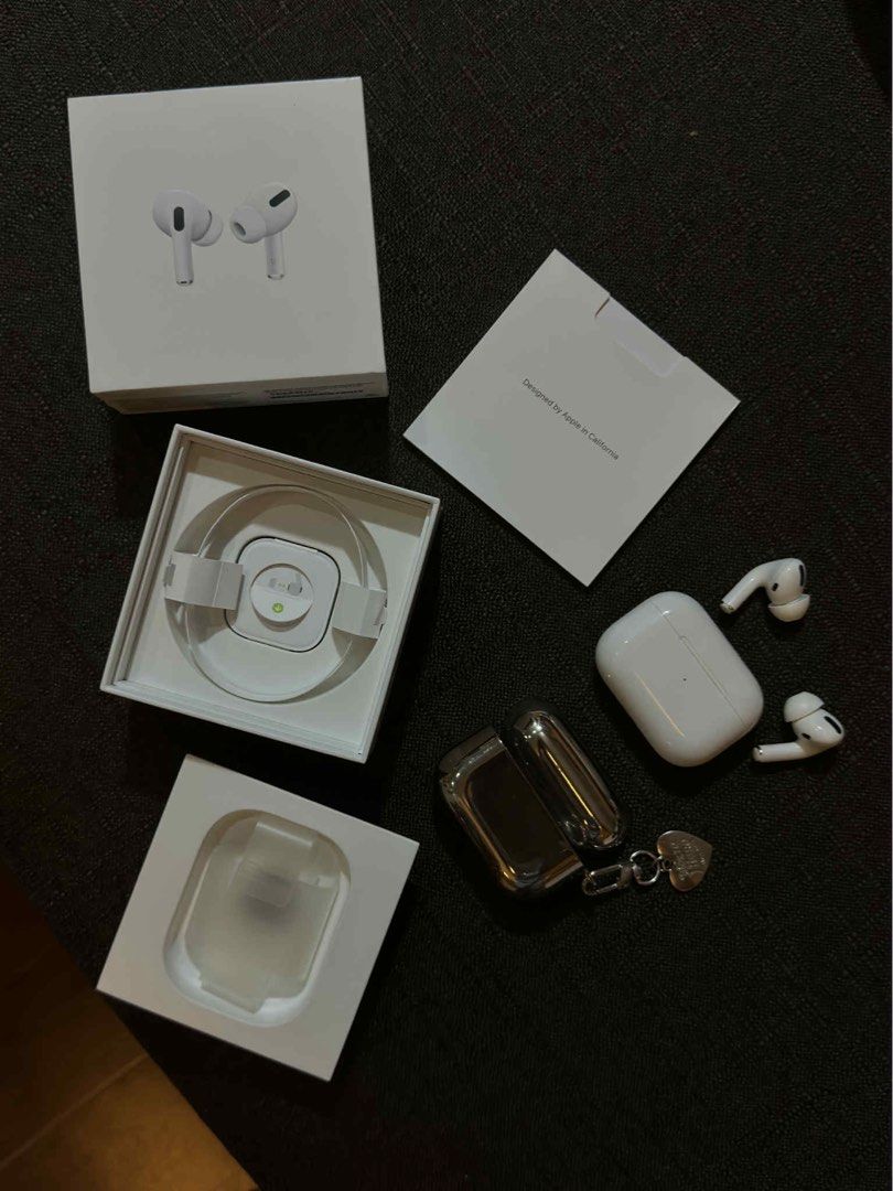 Apple AirPods Pro Gen 1 (Category: Earphones) located in Quezon City. Submitted by afterschoolmnl (Listing ID 1403297810, Image 1). Description: AirPods Pro (1st Gen) – Original Apple, Good Working Condition 🔊 Active Noise Cancelling works great 🎧 Clear sound + strong bass 🎙️ Mic OK for calls / Zoom / online class 🏋️ Perfect for workout / gym / commute 📦 Inclusions: • Box • Charging case • Small silicone ear tips • Original unit, NOT replace