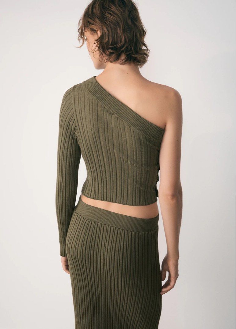 Asymmetrical Ribbed Knit (Category: Sets or Coordinates) located in Cebu City. Submitted by synpb13 (Listing ID 1403421898, Image 2). Description: - Asymmetrical Ribbed Knit - Unique asymmetrical design - Long sleeves - Open front - Tailored design.