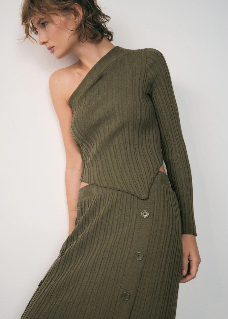 Asymmetrical Ribbed Knit (Category: Sets or Coordinates) located in Cebu City. Submitted by synpb13 (Listing ID 1403421898, Image 1). Description: - Asymmetrical Ribbed Knit - Unique asymmetrical design - Long sleeves - Open front - Tailored design.