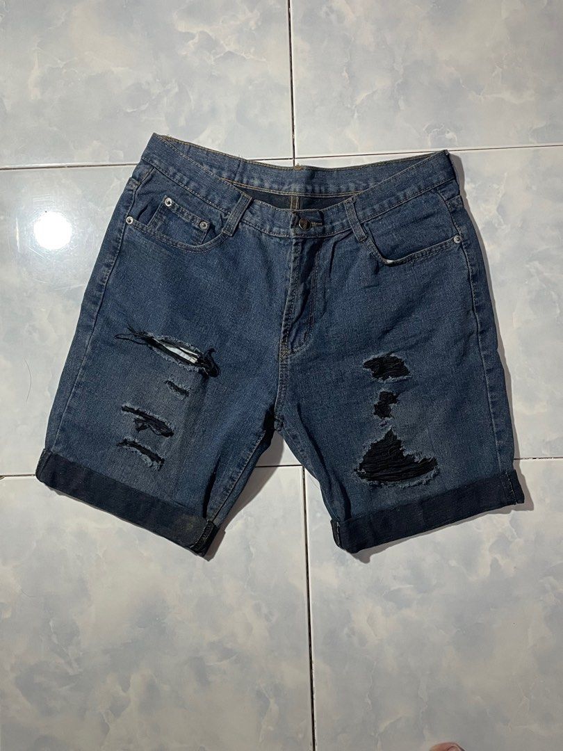 bizaare shorts for men (Category: Shorts) located in Makati City. Submitted by berto01 (Listing ID 1403402377, Image 2). Description: shorts for men denim ripped dimes: 16x18.