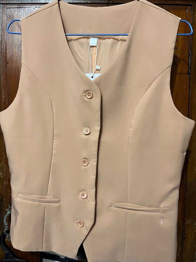 BKK tops (Category: Blouses) located in Caloocan City. Submitted by Gucci00021 (Listing ID 1403397979, Image 3). Description: Pimm white knitted top S-semi L 500 only gold buttons nude vest s-m 400 only light brown vest s-m 300 .
