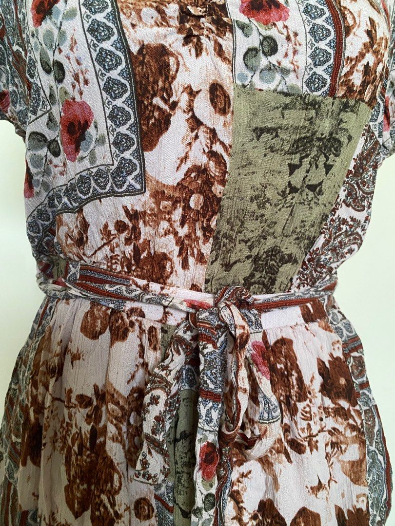 Black Tape Floral Romper - Size M (Category: Rompers) located in Cavite. Submitted by piawurtzface (Listing ID 1403327765, Image 2). Description: Black Tape romper features a beautiful floral pattern with a tie waist. It has short sleeves and a scoop neckline. The romper is a size M. The back has an elasticated waist. Made in India..