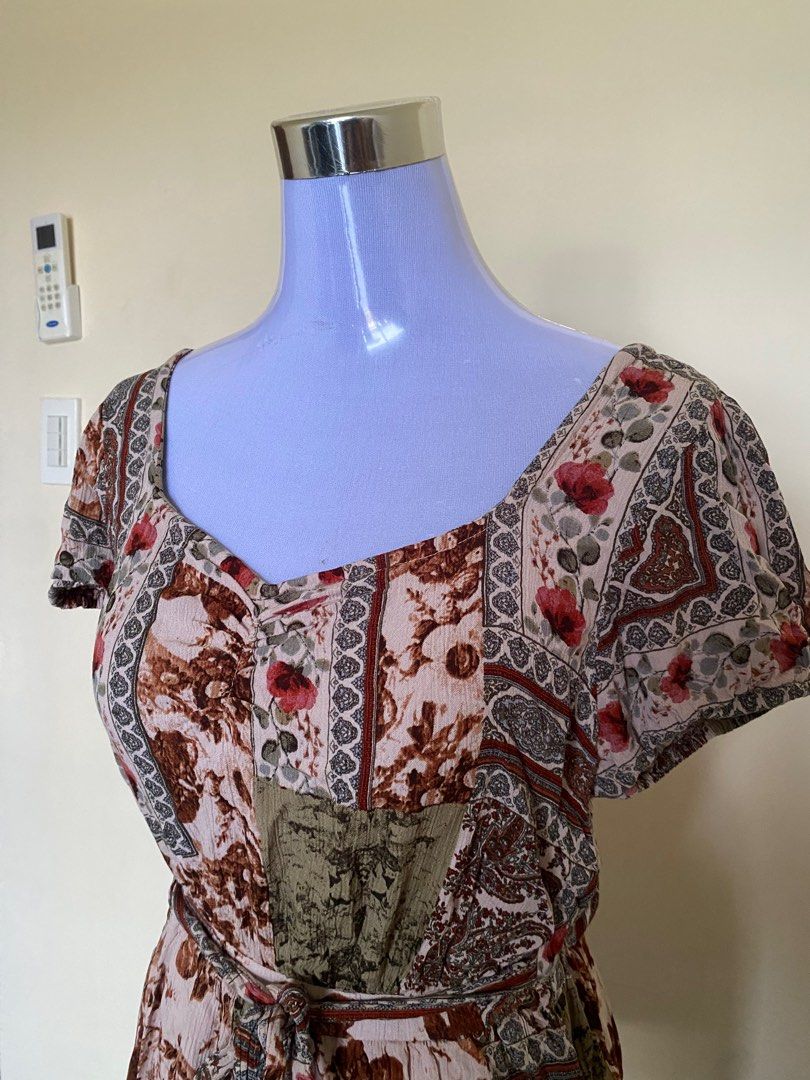 Black Tape Floral Romper - Size M (Category: Rompers) located in Cavite. Submitted by piawurtzface (Listing ID 1403327765, Image 3). Description: Black Tape romper features a beautiful floral pattern with a tie waist. It has short sleeves and a scoop neckline. The romper is a size M. The back has an elasticated waist. Made in India..