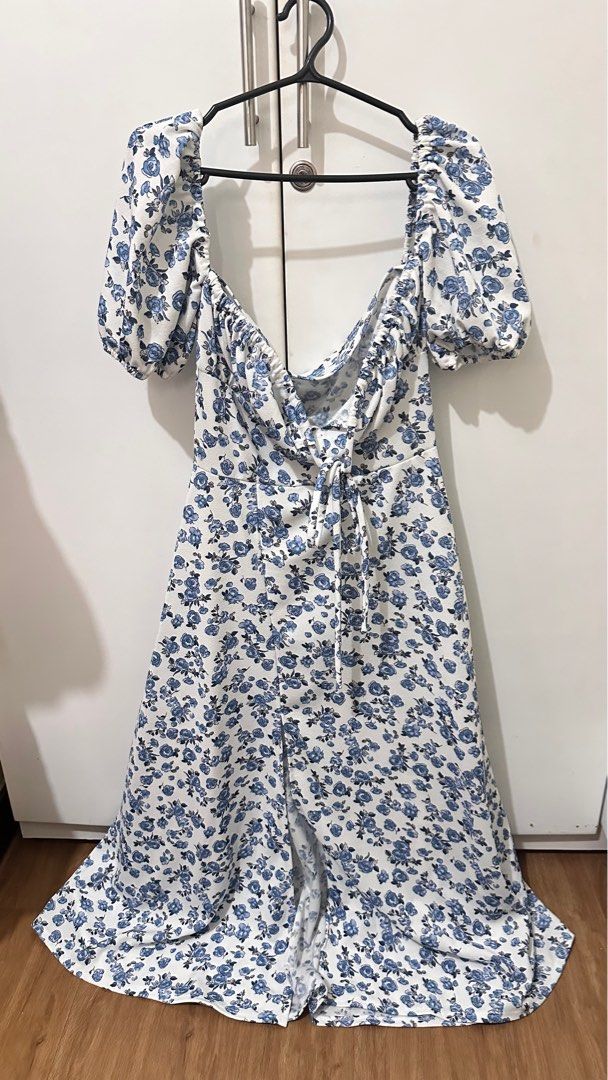 Blue floral dress (Category: Dresses) located in Manila. Submitted by prelovedstuff_anne (Listing ID 1403335373, Image 1). Description: Size: XS-M Used once sa Bohol trip.