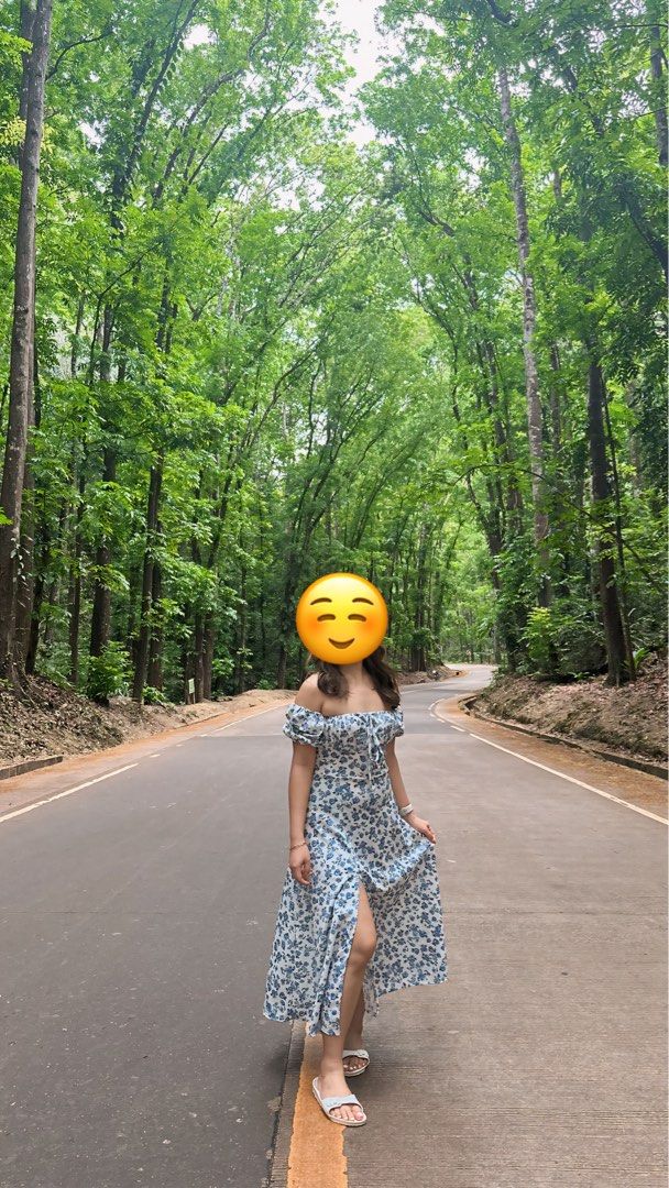 Blue floral dress (Category: Dresses) located in Manila. Submitted by prelovedstuff_anne (Listing ID 1403335373, Image 2). Description: Size: XS-M Used once sa Bohol trip.