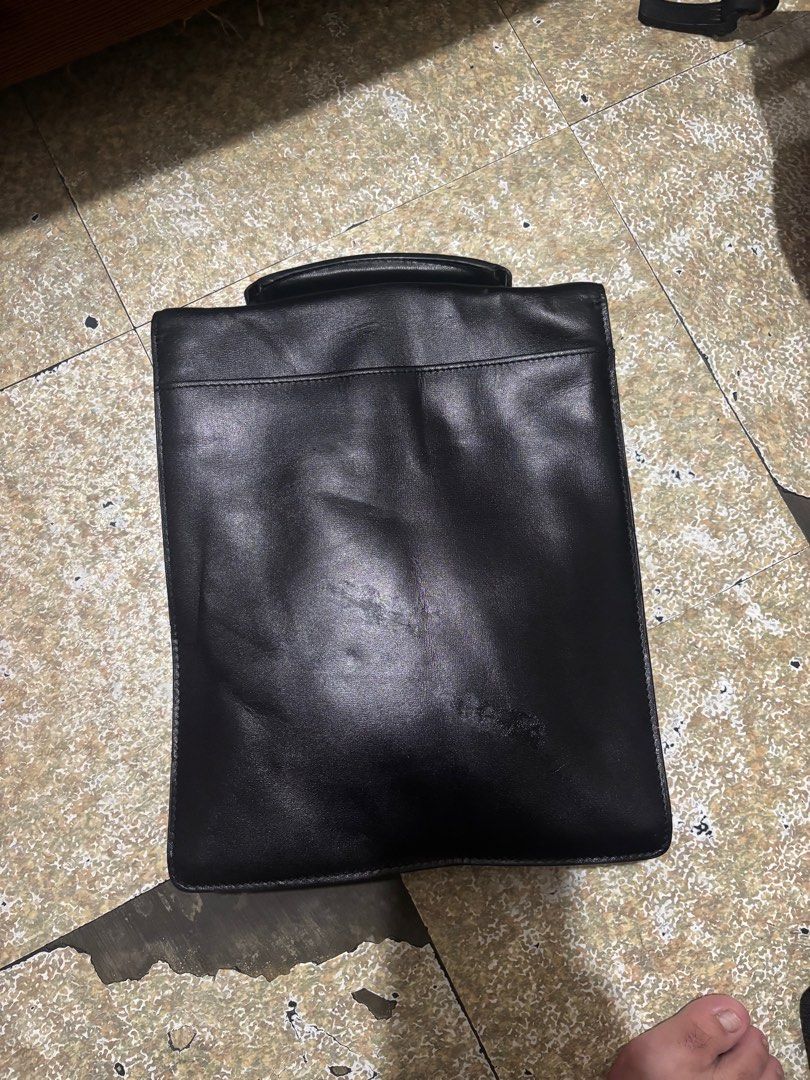 Braun Buffel Sling Bag for Men (Category: Luxury Bags & Wallets) located in Taguig. Submitted by declutteringbyalexis (Listing ID 1403290249, Image 3). Description: Braun Büffel Premium Leather Briefcase/Messenger Bag - Like New! I am selling my well-kept Braun Büffel leather bag, which is in like-new condition. It has been rarely used and meticulously maintained. This is a premium and versatile bag, perfect for professional use, as a stylish mes