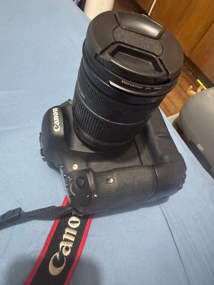 Canon 7D Photographer Set (Category: Cameras) located in Manila. Submitted by aladinhear96269 (Listing ID 1403394473, Image 2). Description: This Canon 7D is rarely used. With Box, manual, drivers, and wires. Probably less than 1k actuations. Kept and stored properly. Take All! This is a good deal for aspiring photographers/hobbyists. Even for gadget resellers! Included/As Freebies: External Flash Speedlite 2 Original Canon Batteries Battery Pack