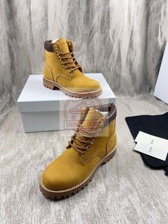 (Category: ) located in . Submitted by shoes.locker (Listing ID 1403359369, Image 1). Description: .