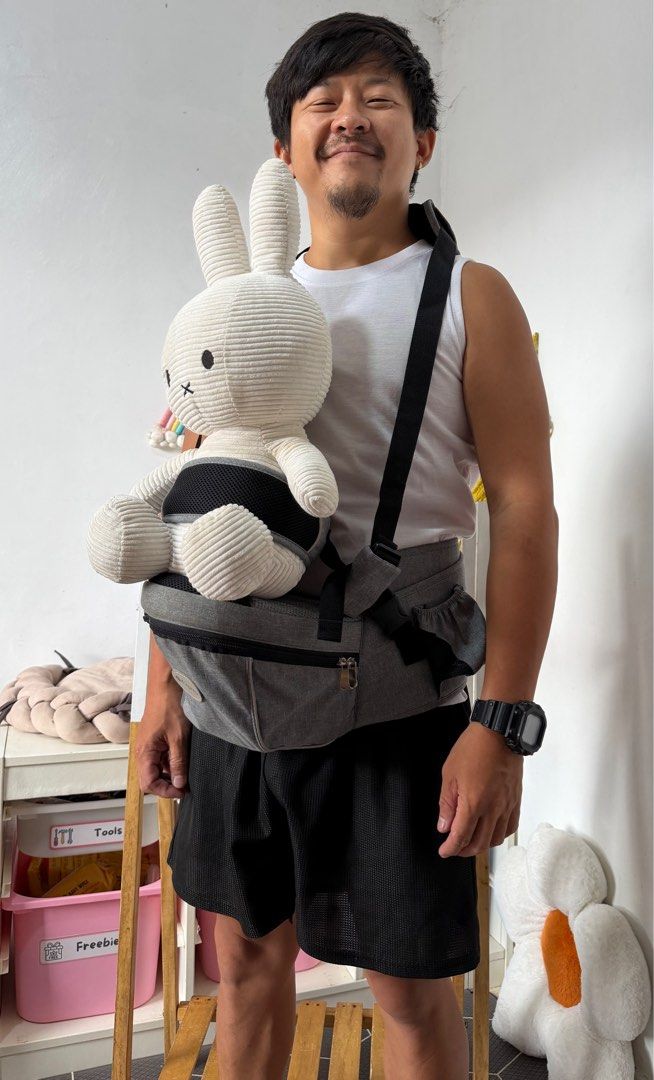 Coperta Hipseat with anti fall belt (Category: Carriers & Slings) located in Santa Maria. Submitted by babyshowearph_official (Listing ID 1403395187, Image 3). Description: 💯Can pass as new condition ✔️Light weight ✔️safety strap and shoulder strap ✔️Soft seat with Anti-slip markings ✔️Wide compartment Like new condition , no notable issue or damages Location: Sta. Maria Bulacan - free shipping via flash express nationwide , for lalamove shipmen