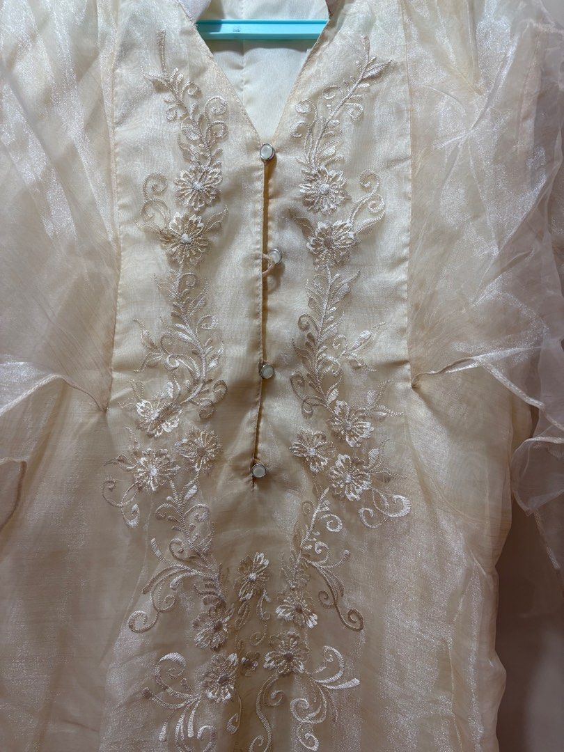 Cream Embroidered Barong Tagalog (Category: Dresses) located in Caloocan City. Submitted by kelogz89 (Listing ID 1403249937, Image 3). Description: Will fit medium to large size No issue With a bit stain only at lower end of the dress .