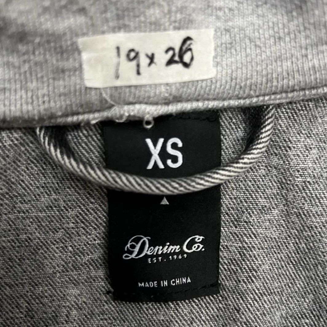 Denim Co. Denim Jacket with Hood 19x26 (Category: Coats, Jackets and Outerwear) located in Quezon City. Submitted by ulapaap (Listing ID 1403310673, Image 3). Description: - Denim Co. jacket - Denim body with gray sleeves and hood - Classic button-up design - Two chest pockets - Size: XS - Made in China.