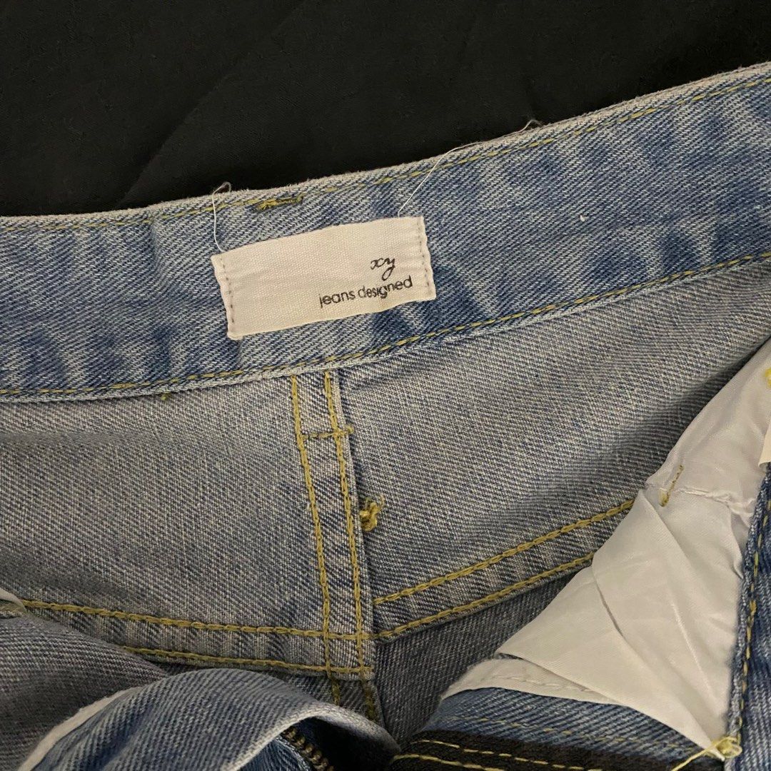 Denim Shorts (Category: Shorts) located in Leyte. Submitted by declutterthis__ (Listing ID 1402980774, Image 3). Description: .