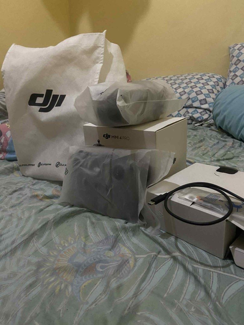 DJI Mini 4 Pro Drone (Category: Drones) located in Manila. Submitted by takgoes (Listing ID 1403350500, Image 2). Description: - DJI Mini 4 Pro - Remote controller included - Charging cable included - Brand new, in original packaging -Display nalang nangyari e haha.