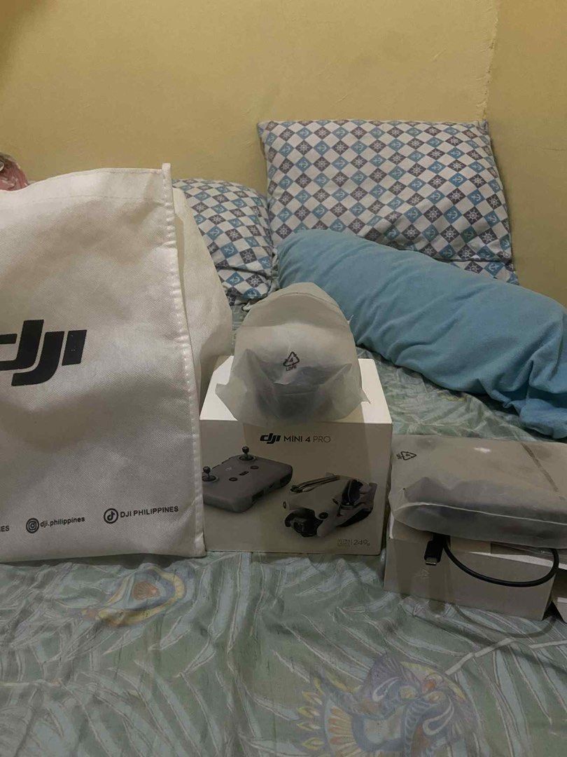 DJI Mini 4 Pro Drone (Category: Drones) located in Manila. Submitted by takgoes (Listing ID 1403350500, Image 1). Description: - DJI Mini 4 Pro - Remote controller included - Charging cable included - Brand new, in original packaging -Display nalang nangyari e haha.