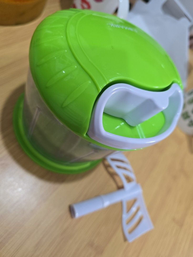 Edmark Smart Pull N Chop (Category: Other Kitchen Appliances) located in Quezon City. Submitted by rainyg8 (Listing ID 1403357348, Image 2). Description: - Manual food chopper for quick chopping - Includes blade attachment and egg beating attachment - With extra cover - Easy to use - Easy to clean.