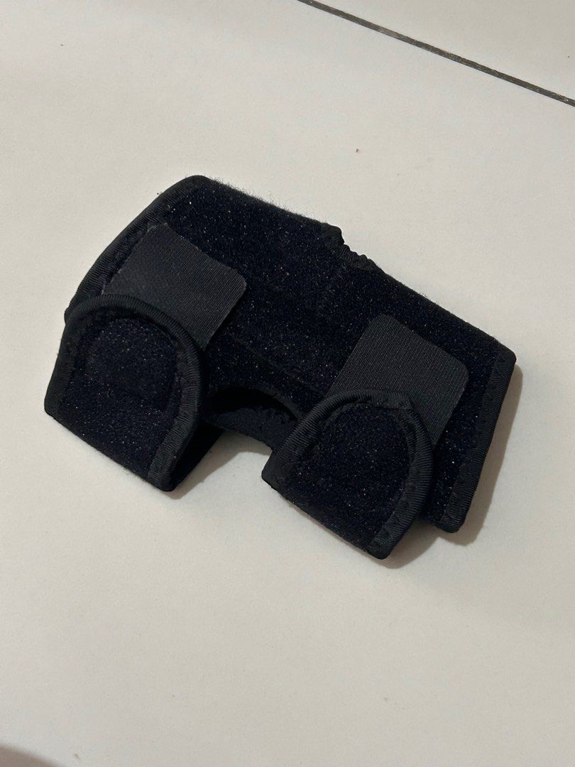 Elbow support (Category: Braces, Support & Protection) located in Pinamalayan. Submitted by _dragonfly (Listing ID 1403396982, Image 1). Description: Bought from Japan Eon mall.