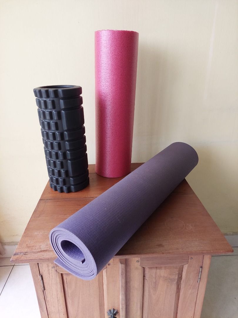 Exercise Rollers & Mat (Category: Toning & Stretching Accessories) located in Singapore. Submitted by ck72025 (Listing ID 1401542832, Image 1). Description: Exercise Rollers & Mat are seldom used. No signs of wear etc..