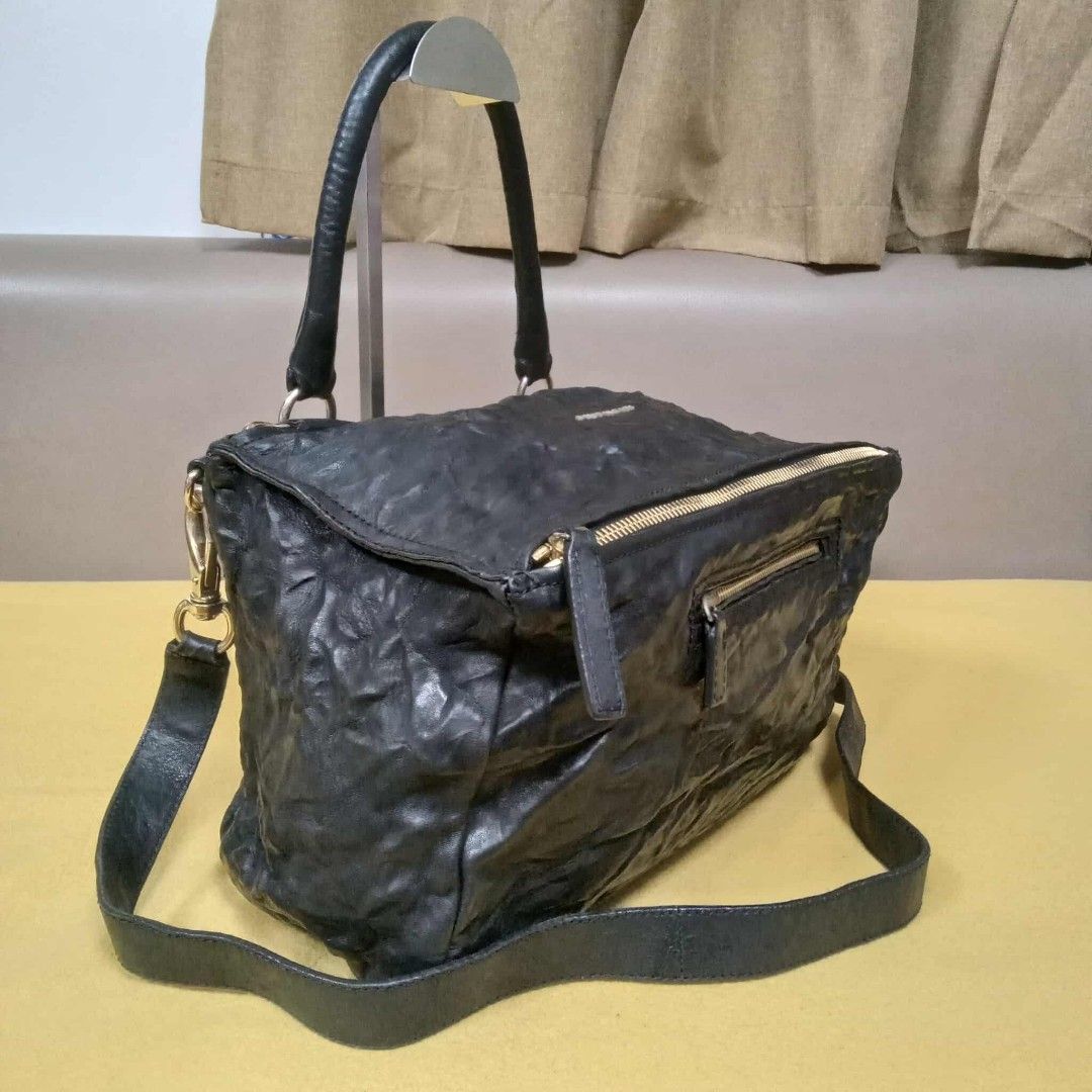 Givenchy Pandora Large Black (Category: Luxury Bags & Wallets) located in Taguig. Submitted by esa.agustin (Listing ID 1403387302, Image 3). Description: Original Givenchy Pandora black large two way bag. Made in Italy..