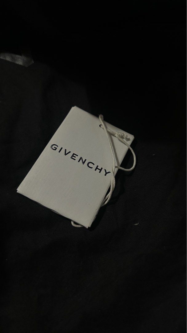 Givenchy x Disney 101 Dalmatian Tote Bag (Category: Luxury Bags & Wallets) located in Cavite. Submitted by danikamss (Listing ID 1403284139, Image 3). Description: ✔️Givenchy x Disney 101 Dalmatians Medium G Tote Bag (canvas) ✔️PH Store bought (with white tags, dust bag, paper bag) ✔️ black exterior, pink interior (internal stains: pen marks external: wash marks Meet up around Cavite, Macapagal Online Payments: BPI, BDO NOTE: photo may vary due t