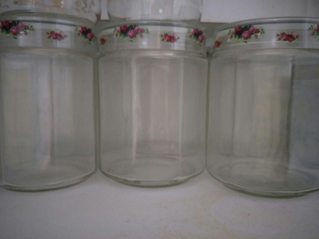 Glass Bottles (Category: Food Organisation & Storage) located in Singapore. Submitted by blossomcat (Listing ID 1403314708, Image 1). Description: Brand New. Total 6 bottles..
