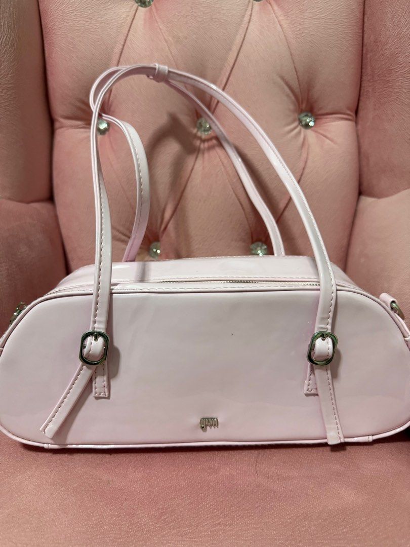 Gvn pink bag (Category: Shoulder Bags) located in Manila. Submitted by colleenfay67594 (Listing ID 1403359647, Image 1). Description: Very new, used twice, very good deal Only bag available, no dust bag. But look at the bag very new..
