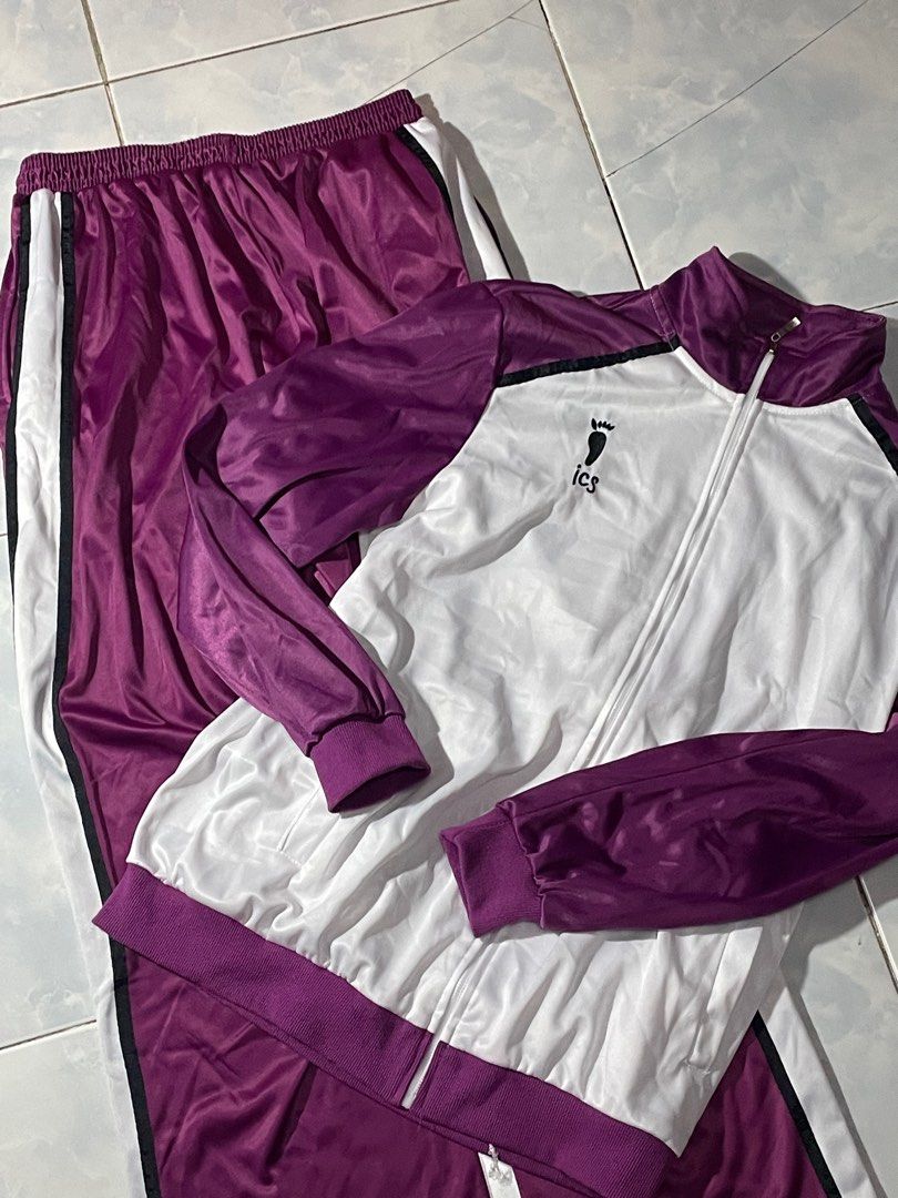 Haikyuu! Shiratorizawa tracksuit (Category: Activewear) located in Makati City. Submitted by berto01 (Listing ID 1403400923, Image 1). Description: Pair Shiratorizawa tracksuit from Haikyuu! dimes: pants 23x39 and then leghole is 10inches jacket 19x30 sleeve length is 25 inches Negotiable! ❤️.