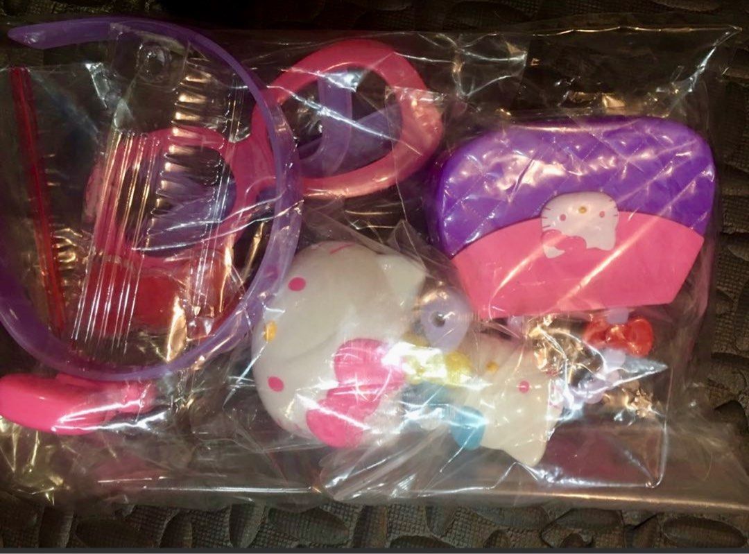 HELLO KITTY set mcdo collection 2018 (Category: Character Goods) located in Quezon City. Submitted by walmart28 (Listing ID 168341583, Image 2). Description: HELLO KITTY 2018 mcdo collection Complete set Collectible Qc area Mit up qc Contact no. 09209560528 495 PHP SALE.