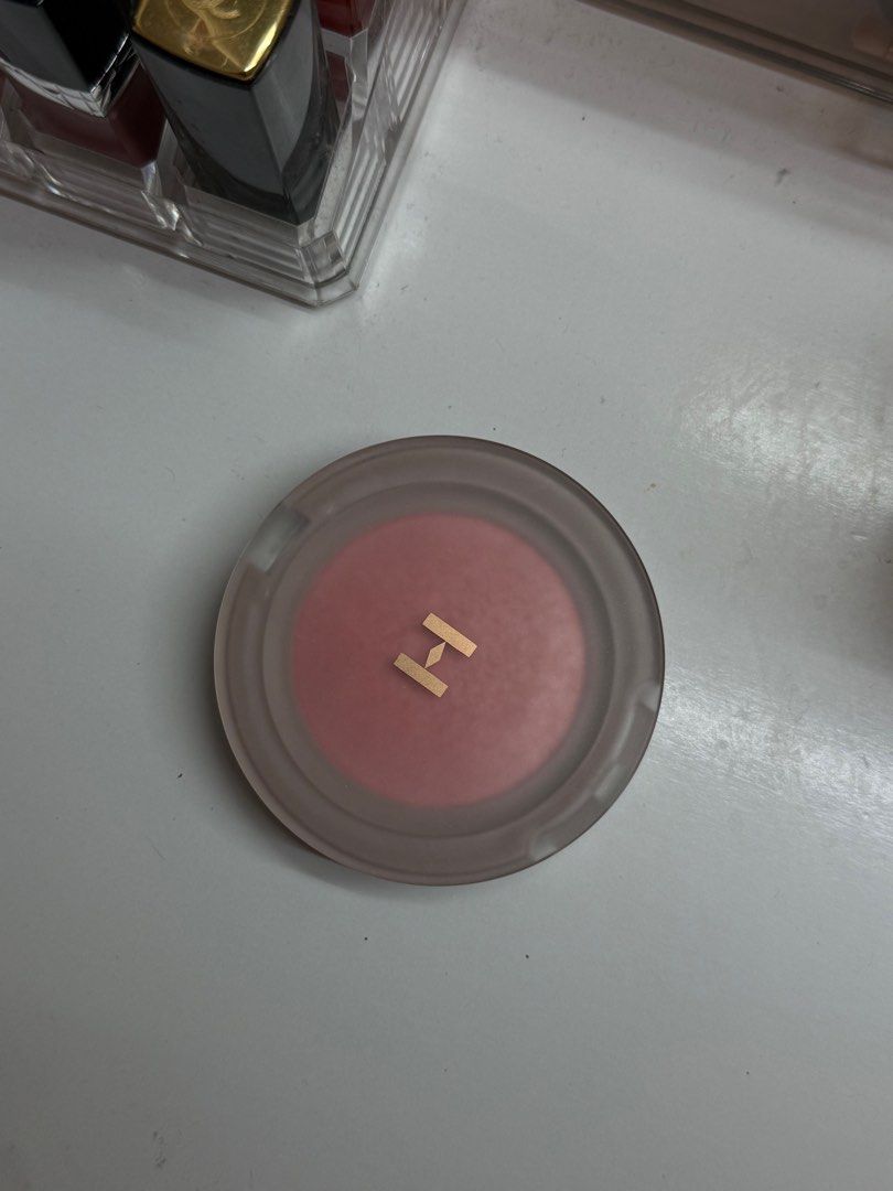 hince True Dimension Glow Cheek (Category: Makeup) located in Baliuag. Submitted by kia.sells (Listing ID 1403382206, Image 1). Description: shade: Hince G001 Blush On expiry: 2028 bought this year lang po from olive young .