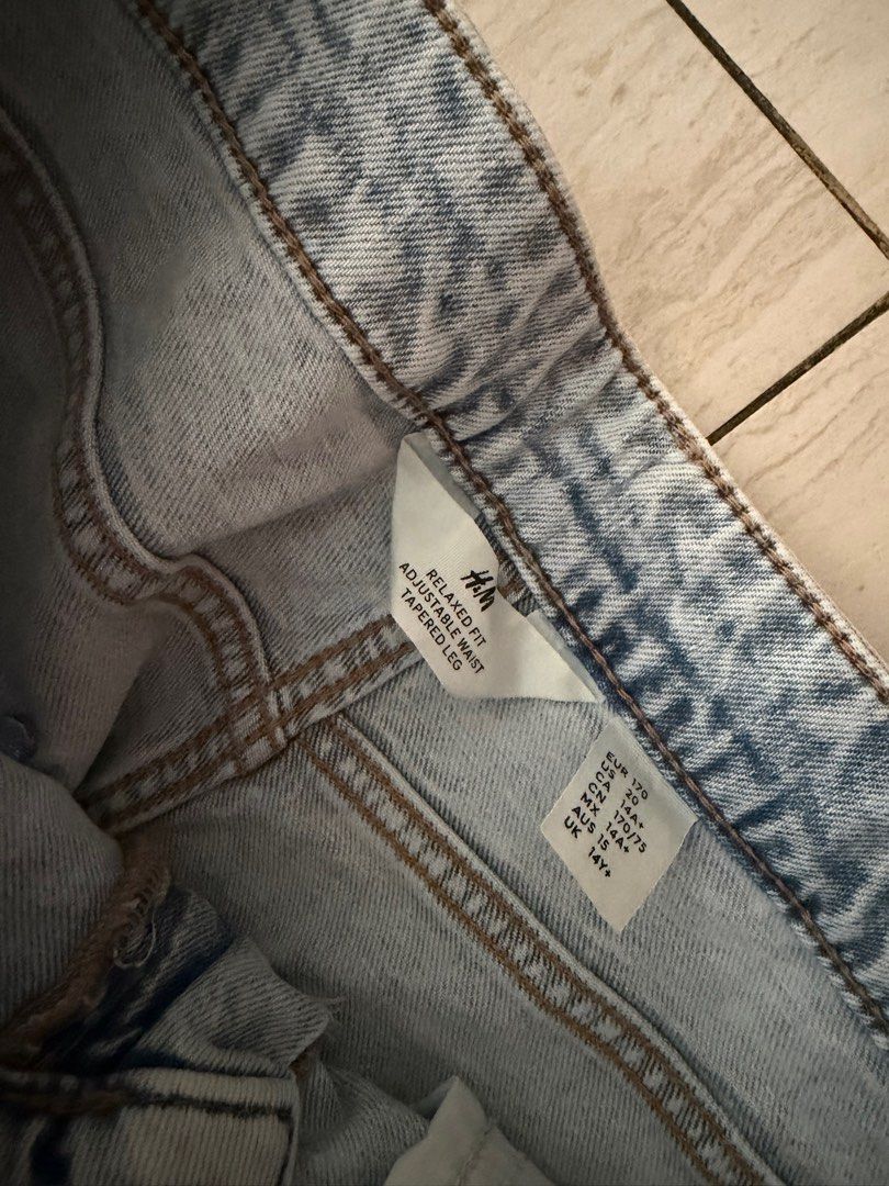H&M Relaxed Fit Jeans (Category: Jeans) located in Makati City. Submitted by team_maxvin (Listing ID 1403251309, Image 2). Description: - H&M relaxed fit jeans - Light wash denim - Adjustable waist - Tapered leg - Size: EUR 34, US 14Y - Classic five-pocket design - Button and zipper closure.