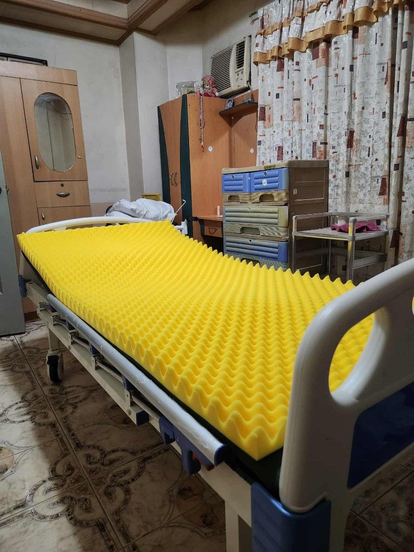 Hospital Bed (Category: Medical Supplies & Tools) located in Quezon City. Submitted by jinggay0624 (Listing ID 1403281327, Image 3). Description: Used for 3 days only.. very new pa talaga Single Crank Free na yung egg foam mattress Bought last September, 2025 Slightly negotiable NOTE: Item is in Imus, Cavite RFS: Upgraded to a bigger size.