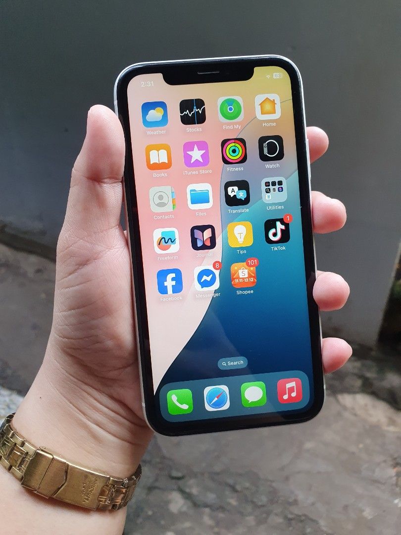 IPHONE XR (Category: iPhone X Series) located in Manila. Submitted by missbrown_000 (Listing ID 1403307211, Image 3). Description: FOR SALE IPHONE XR 128GB Wifi use only Bawal reset ❌️ True tone ✅️ Face ID ✅️ 85% battery health matagal malobat Makinis na makinis Unit and Case only Location Bagong Nayon 4 Elementary School Lower Antipolo.