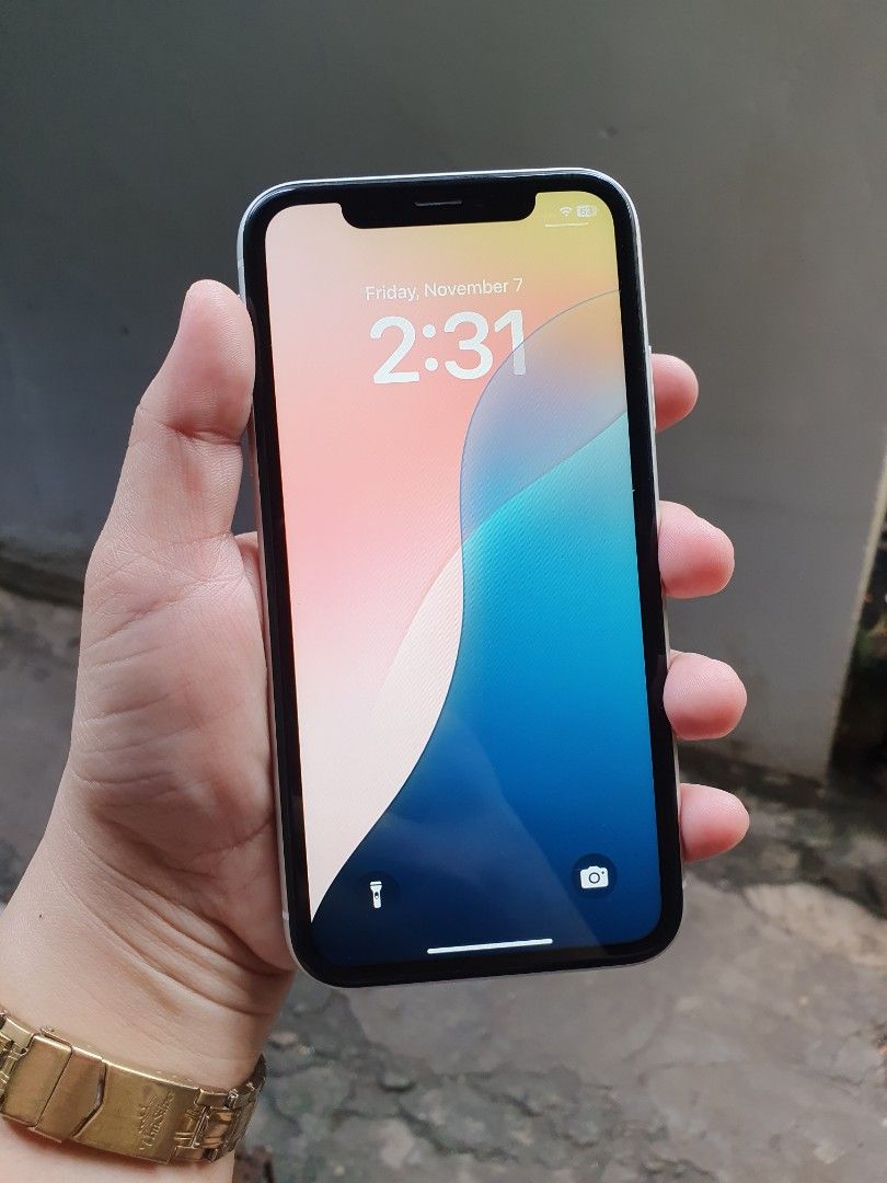 IPHONE XR (Category: iPhone X Series) located in Manila. Submitted by missbrown_000 (Listing ID 1403307211, Image 2). Description: FOR SALE IPHONE XR 128GB Wifi use only Bawal reset ❌️ True tone ✅️ Face ID ✅️ 85% battery health matagal malobat Makinis na makinis Unit and Case only Location Bagong Nayon 4 Elementary School Lower Antipolo.