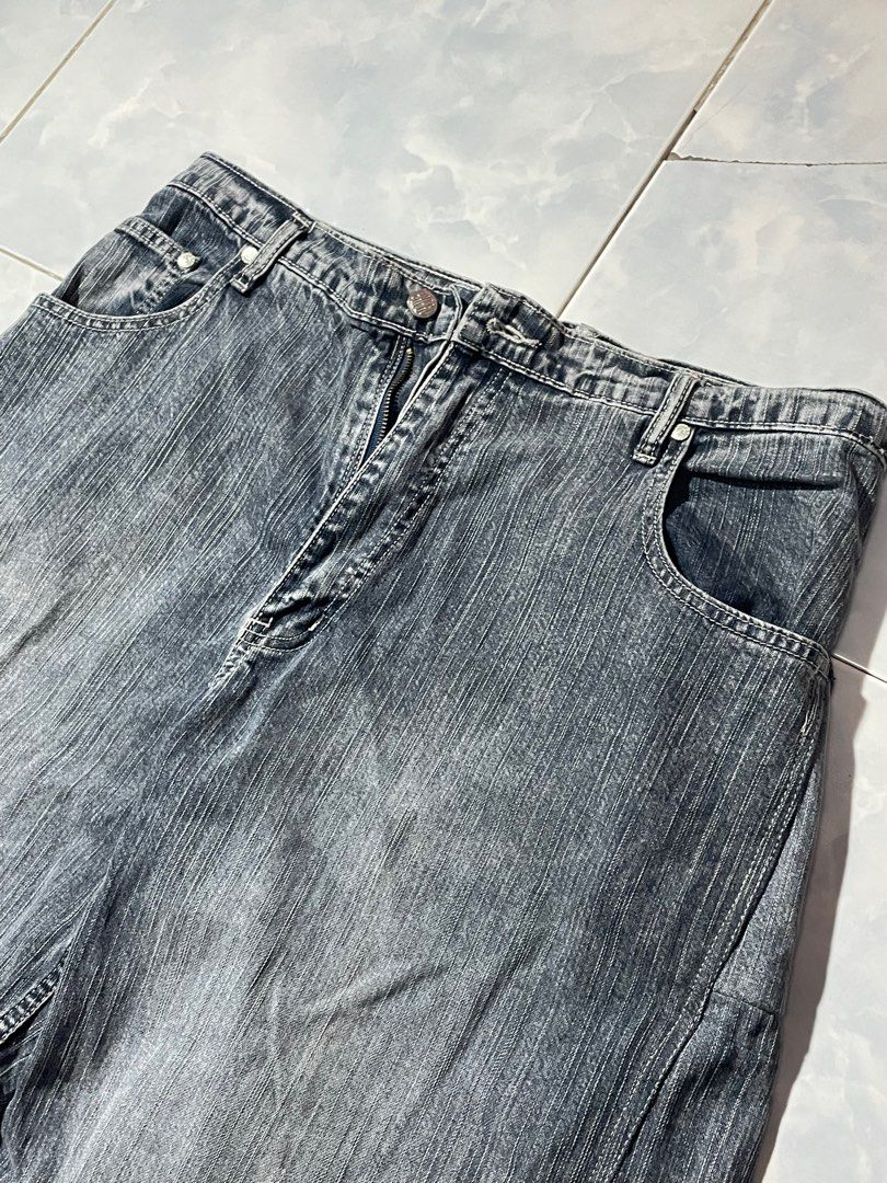 Jorts (prego jeans) (Category: Shorts) located in Makati City. Submitted by berto01 (Listing ID 1403402111, Image 1). Description: prego jeans turned into baggy jorts it is reworked (see photo) but it is good for outfits and trendy 17x22 leghole is 13inch.