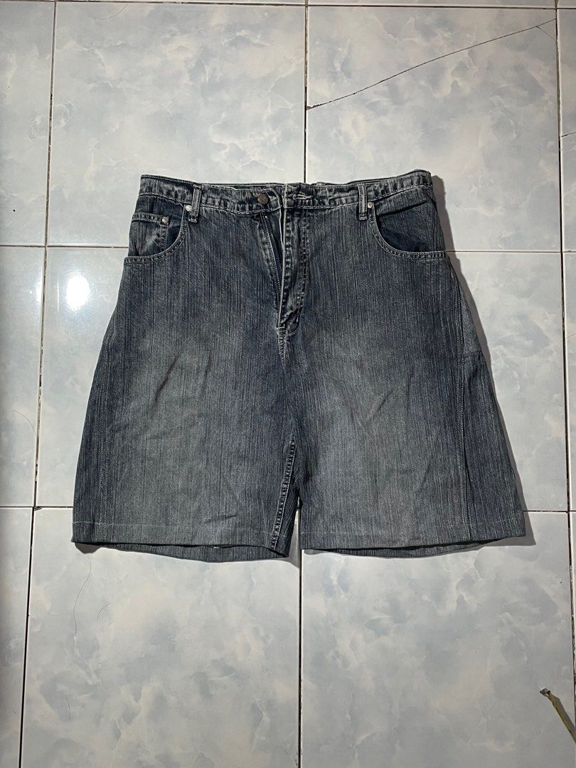 Jorts (prego jeans) (Category: Shorts) located in Makati City. Submitted by berto01 (Listing ID 1403402111, Image 2). Description: prego jeans turned into baggy jorts it is reworked (see photo) but it is good for outfits and trendy 17x22 leghole is 13inch.