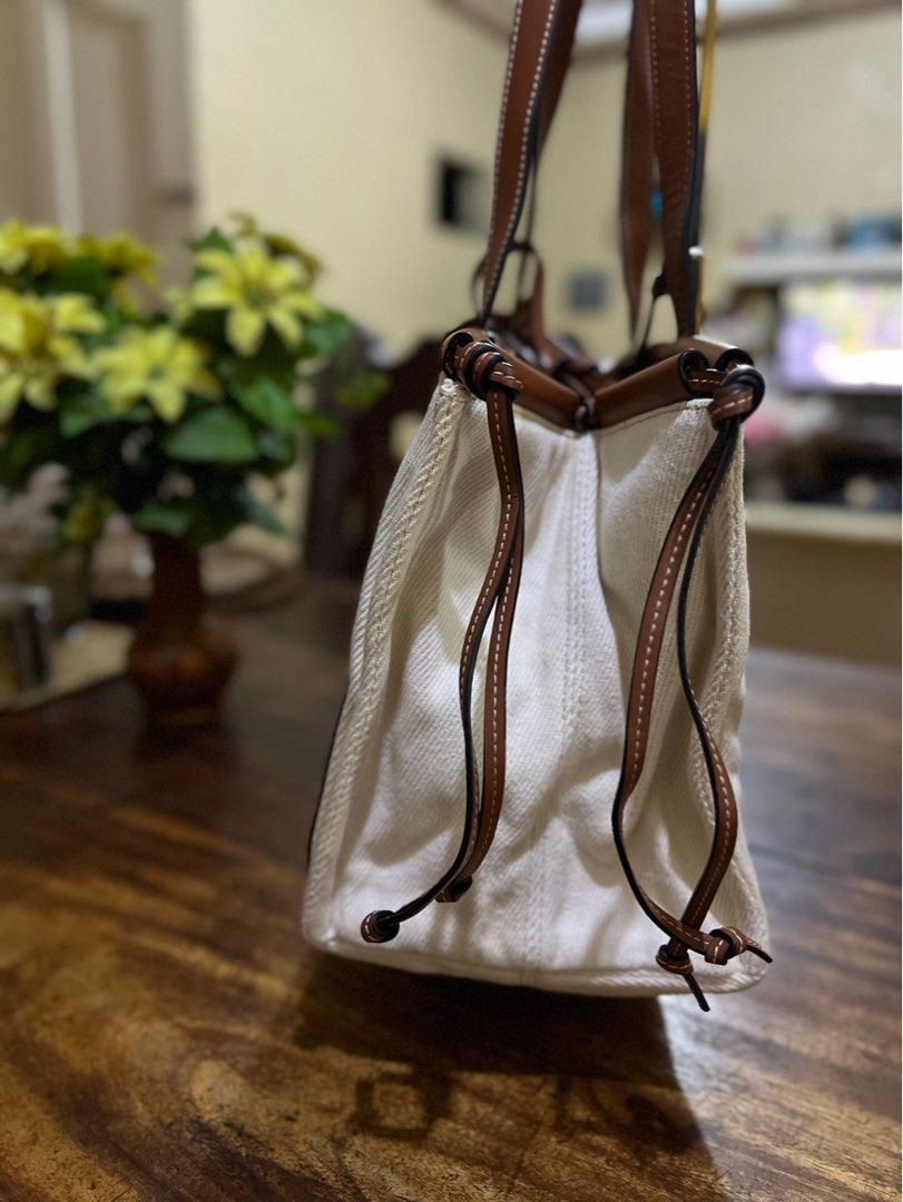 loewe cushion tote canvas (Category: Luxury Bags & Wallets) located in Bacolod City. Submitted by novymae23 (Listing ID 1403358357, Image 3). Description: loewe cushion tote canvas size large in excellent Condition No Wash Only .